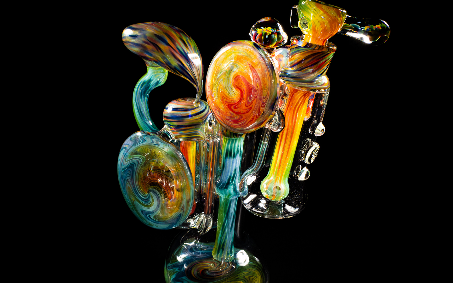 Bunt schimmernde Triple Bubbler Flower Rig von Buddbay Glass, kunstvoll gestaltet und ein Highlight der Heady Rig-Kategorie